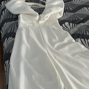 Elegant White jumpsuit with oversized sleeves